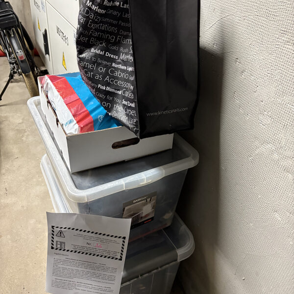 26 - 1 - sadzīves priekšmetus koplietošanas telpās novietot aizliegts. Fiksēts jau 2022. g