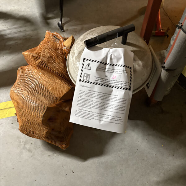 27 - sadzīves priekšmetus namīpašuma koplietošanas telpās novietot aizliegts.